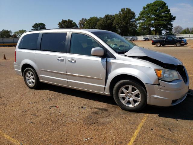 2A4RR5D11AR285063 - 2010 CHRYSLER TOWN & COU TOURING SILVER photo 4