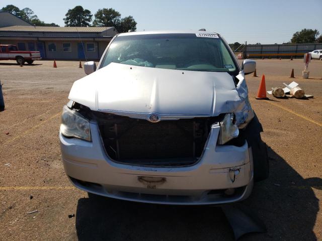 2A4RR5D11AR285063 - 2010 CHRYSLER TOWN & COU TOURING SILVER photo 5