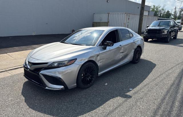 4T1G11AK9RU883163 - 2024 TOYOTA CAMRY SE NIGHT SHADE SILVER photo 2