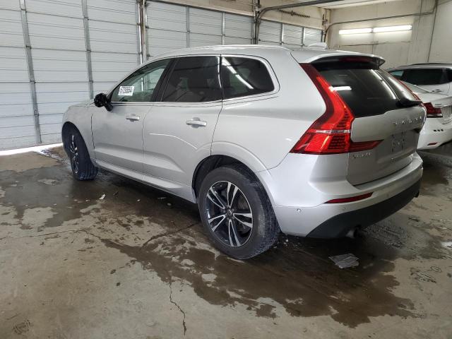 YV4A22RK0J1001964 - 2018 VOLVO XC60 T6 MOMENTUM SILVER photo 2