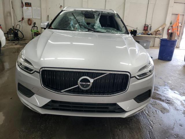 YV4A22RK0J1001964 - 2018 VOLVO XC60 T6 MOMENTUM SILVER photo 5