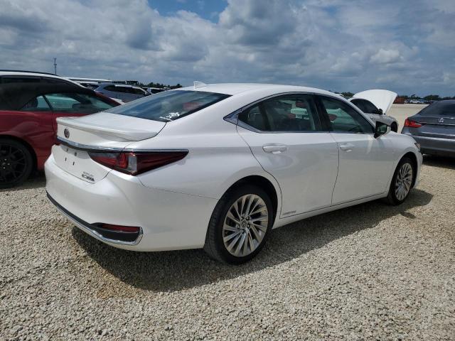 58AB21B17KU002388 - 2019 LEXUS ES 300H WHITE photo 3