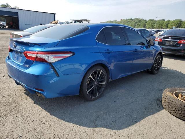 4T1B61HK2JU055770 - 2018 TOYOTA CAMRY XSE BLUE photo 3