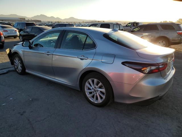 4T1C11AK8NU674120 - 2022 TOYOTA CAMRY LE ვერცხლისფერი ფოტო 2