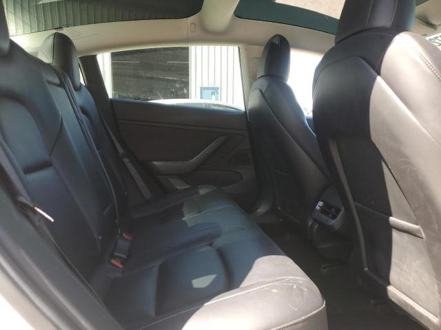 5YJ3E1EA7JF038799 - 2018 TESLA MODEL 3 WHITE photo 10