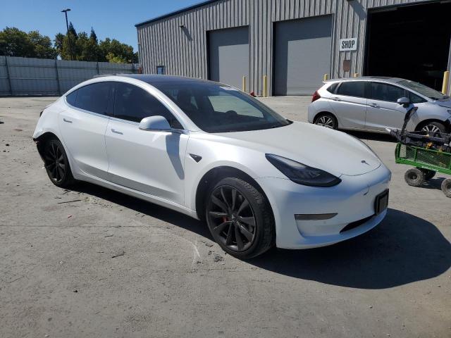5YJ3E1EA7JF038799 - 2018 TESLA MODEL 3 WHITE photo 4