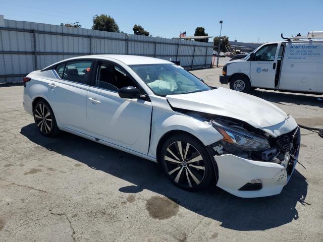 1N4BL4CV7KC129472 - 2019 NISSAN ALTIMA SR WHITE photo 4
