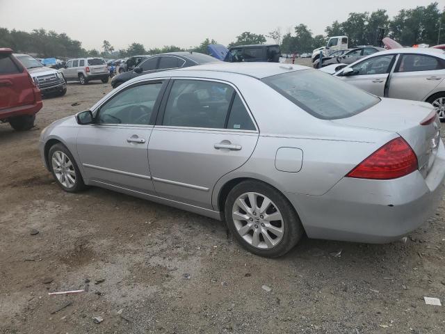 1HGCM665X7A015716 - 2007 HONDA ACCORD EX SILVER photo 2