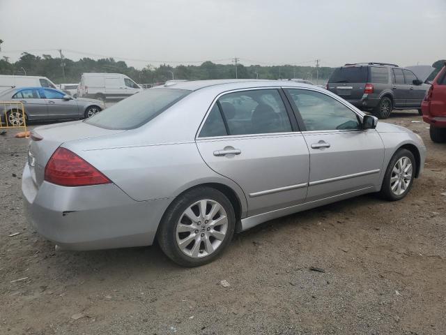 1HGCM665X7A015716 - 2007 HONDA ACCORD EX SILVER photo 3