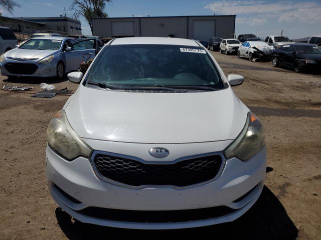 KNAFX4A6XE5095867 - 2014 KIA FORTE LX WHITE photo 5