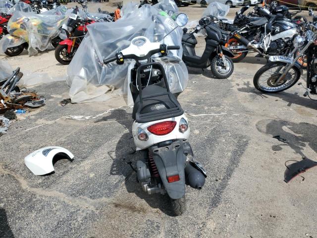 RFVPAC205K1019558 - 2019 GENUINE SCOOTER CO. BUDDY 125 WHITE photo 4