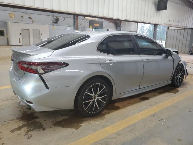 4T1G11AK3PU762867 - 2023 TOYOTA CAMRY SE NIGHT SHADE SILVER photo 3