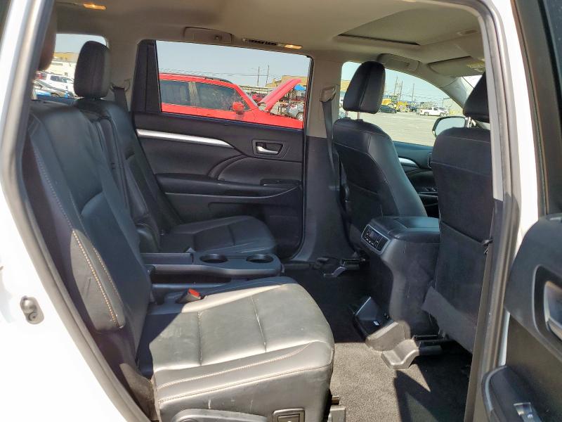 5TDKZRFH2KS553989 - 2019 TOYOTA HIGHLANDER SE WHITE photo 11