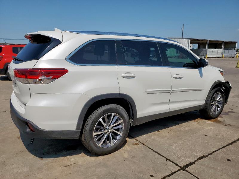 5TDKZRFH2KS553989 - 2019 TOYOTA HIGHLANDER SE WHITE photo 3