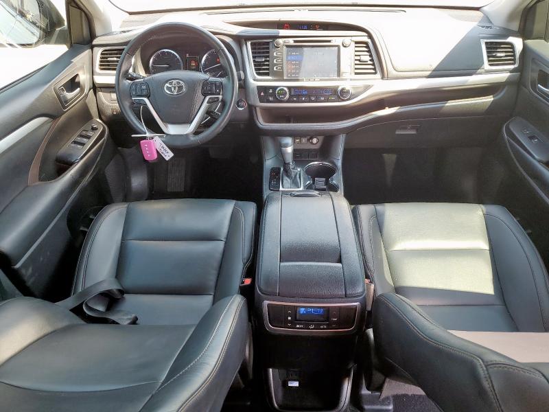 5TDKZRFH2KS553989 - 2019 TOYOTA HIGHLANDER SE WHITE photo 8