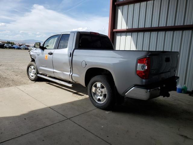 5TFUY5F18JX732005 - 2018 TOYOTA TUNDRA DOUBLE CAB SR/SR5 SILVER photo 2