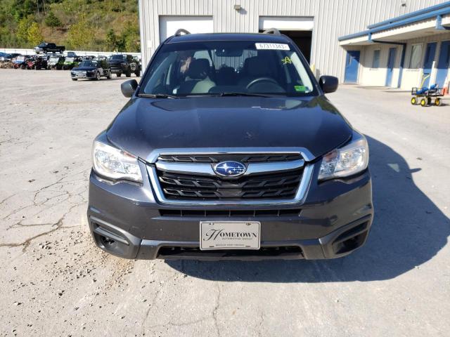 JF2SJABC5JH575928 - 2018 SUBARU FORESTER 2.5I GRAY photo 5