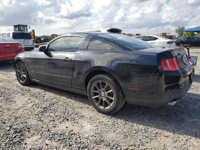 1ZVBP8AM0C5269236 - 2012 FORD MUSTANG BLACK photo 2