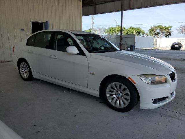 WBAPH77599NM29278 - 2009 BMW 328 I WHITE photo 4