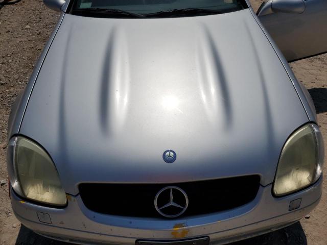 WDBKK47F4XF090411 - 1999 MERCEDES-BENZ SLK 230 KOMPRESSOR SILVER photo 11