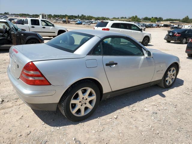 WDBKK47F4XF090411 - 1999 MERCEDES-BENZ SLK 230 KOMPRESSOR SILVER photo 3