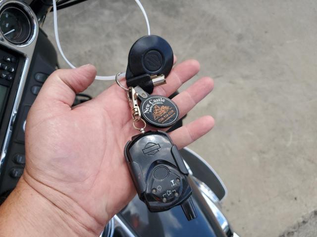 1HD1FCW136Y699623 - 2006 HARLEY-DAVIDSON FLHTCUI 黑色 照片 8