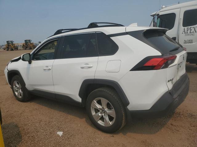 2T3P1RFV9MC161257 - 2021 TOYOTA RAV4 XLE WHITE photo 2
