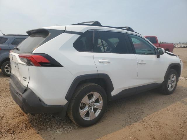 2T3P1RFV9MC161257 - 2021 TOYOTA RAV4 XLE WHITE photo 3