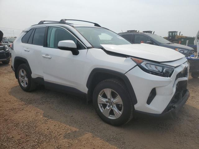 2T3P1RFV9MC161257 - 2021 TOYOTA RAV4 XLE WHITE photo 4