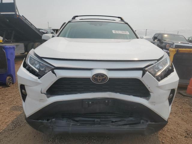 2T3P1RFV9MC161257 - 2021 TOYOTA RAV4 XLE WHITE photo 5