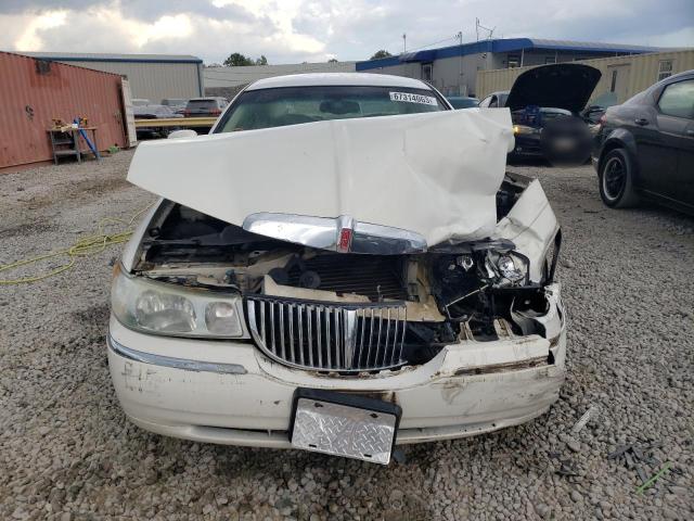 1LNHM82W42Y665460 - 2002 LINCOLN TOWN CAR SIGNATURE WHITE photo 5