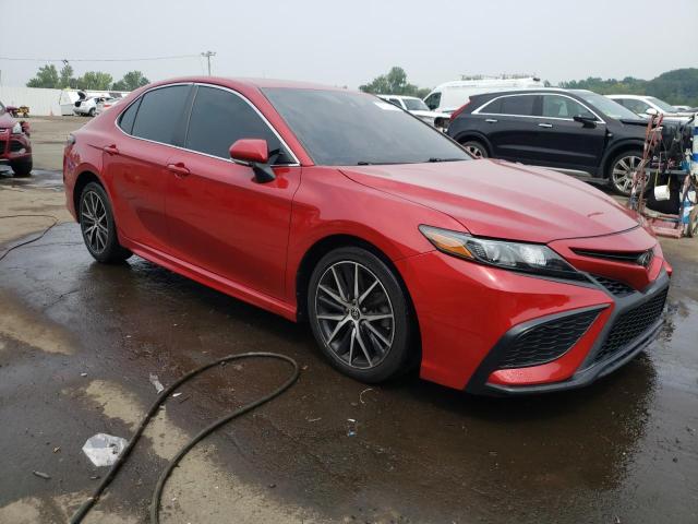 4T1G11AK1PU093403 - 2023 TOYOTA CAMRY SE NIGHT SHADE RED photo 4