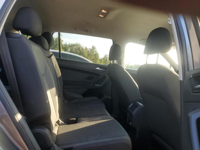 3VV1B7AX1JM030319 - 2018 VOLKSWAGEN TIGUAN S Szary zdjęcie 10