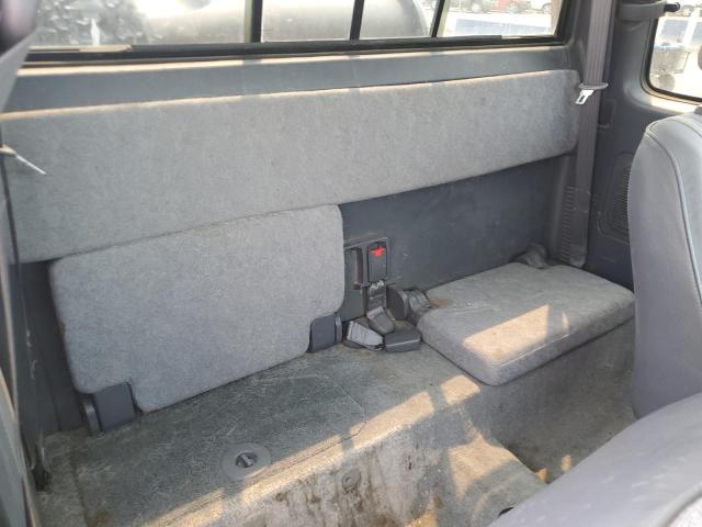 4TAWM72N4YZ582686 - 2000 TOYOTA TACOMA XTRACAB SILVER photo 10