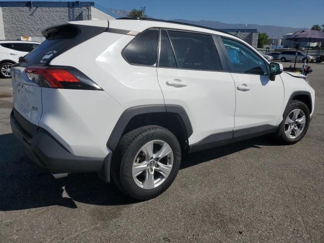 2T3W1RFV0LC053796 - 2020 TOYOTA RAV4 XLE WHITE photo 3