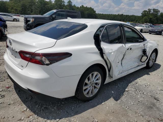 4T1C11AK7MU491614 - 2021 TOYOTA CAMRY LE WHITE photo 3