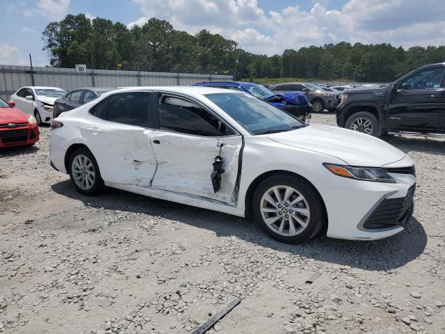 4T1C11AK7MU491614 - 2021 TOYOTA CAMRY LE WHITE photo 4