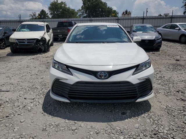 4T1C11AK7MU491614 - 2021 TOYOTA CAMRY LE WHITE photo 5