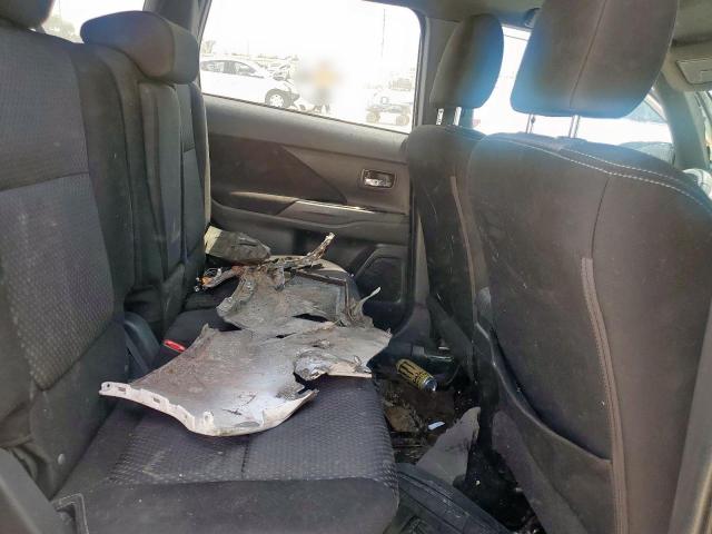 JA4AD3A38JZ021950 - 2018 MITSUBISHI OUTLANDER SE თეთრი ფოტო 11