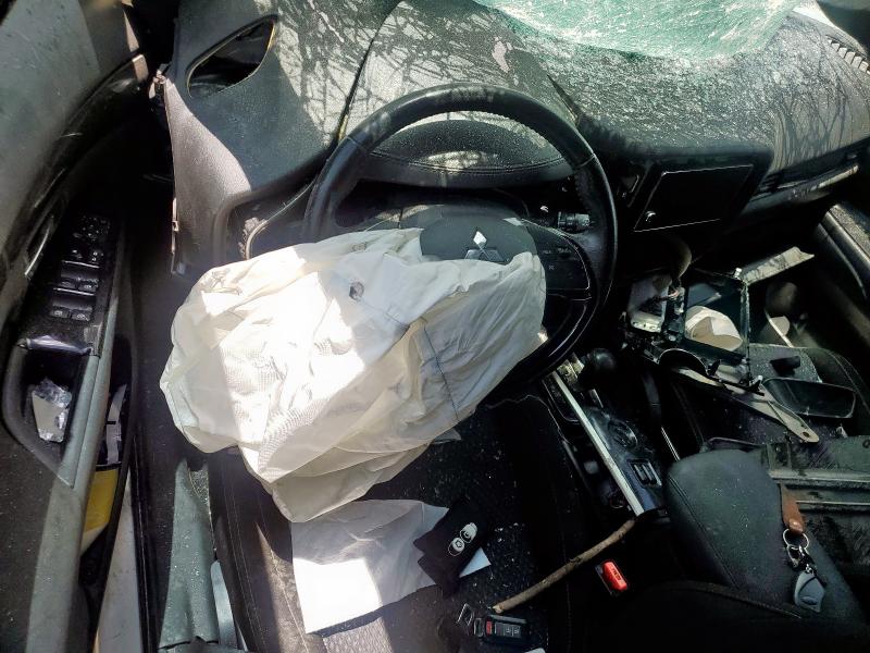 JA4AD3A38JZ021950 - 2018 MITSUBISHI OUTLANDER SE თეთრი ფოტო 8