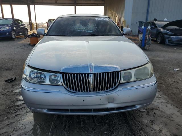 1LNHM81W8YY877899 - 2000 LINCOLN TOWN CAR EXECUTIVE SILVER photo 5