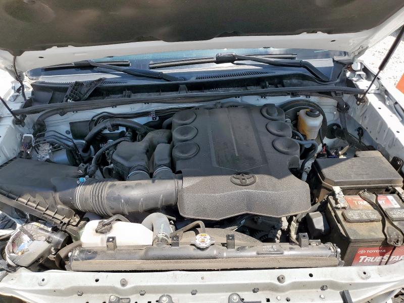 JTEZU5JR9K5191828 - 2019 TOYOTA 4RUNNER SR5 WHITE photo 12