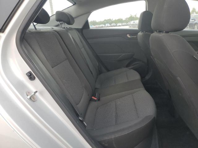 3KPC24A32JE022257 - 2018 HYUNDAI ACCENT SE Серебристый фото 10