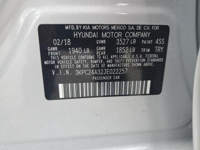 3KPC24A32JE022257 - 2018 HYUNDAI ACCENT SE Серебристый фото 12