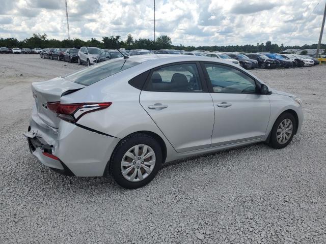 3KPC24A32JE022257 - 2018 HYUNDAI ACCENT SE Серебристый фото 3