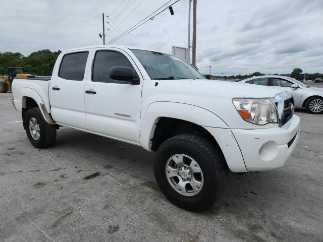 5TFJU4GN3BX007424 - 2011 TOYOTA TACOMA DOUBLE CAB PRERUNNER WHITE photo 4