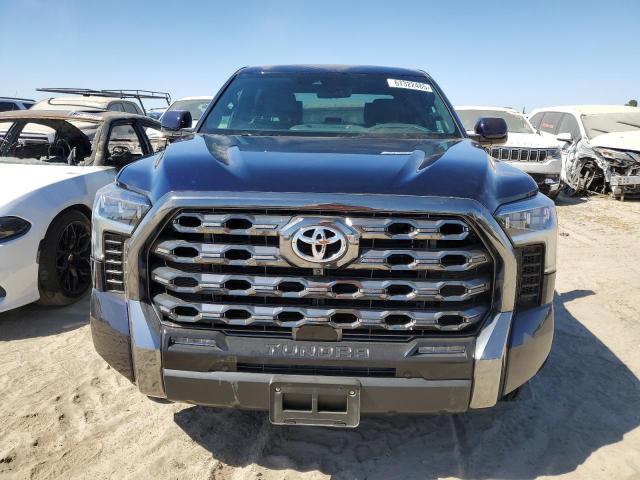 5TFNA5DB5SX245916 - 2025 TOYOTA TUNDRA CREWMAX PLATINUM ლურჯი ფოტო 5