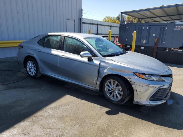 4T1C11AK1PU798748 - 2023 TOYOTA CAMRY LE SILVER photo 4