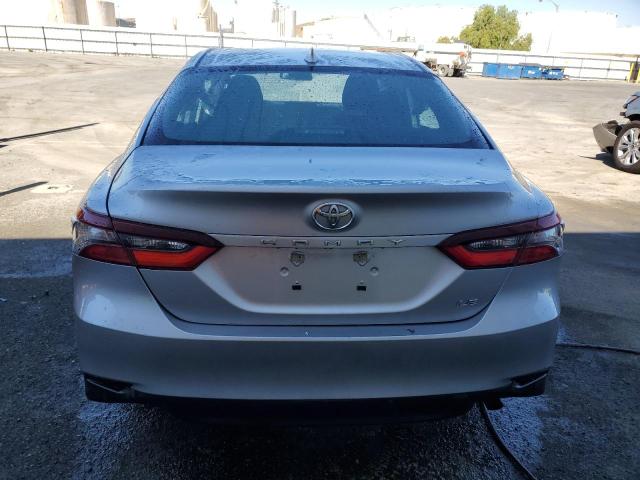 4T1C11AK1PU798748 - 2023 TOYOTA CAMRY LE SILVER photo 6