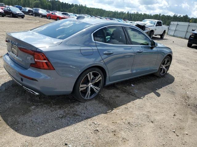 7JRL12TLXNG175898 - 2022 VOLVO S60 B5 INSCRIPTION BLUE photo 3